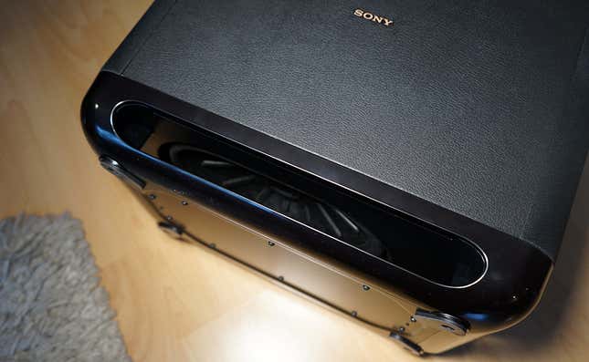 Detalle de la parte inferior del Subwoofer Sony SA-SW5