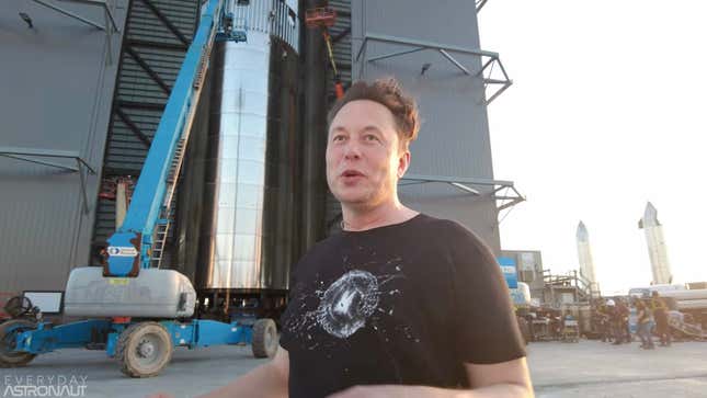 Imagen para el artículo titulado Elon Musk abre las puertas de la fábrica de Starship en un insólito vídeo de dos horas
