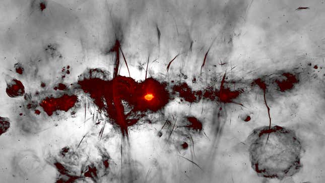 Imagen para el artículo titulado Una nueva imagen de la Vía Láctea revela cientos de misteriosas estructuras cerca del centro de la galaxia