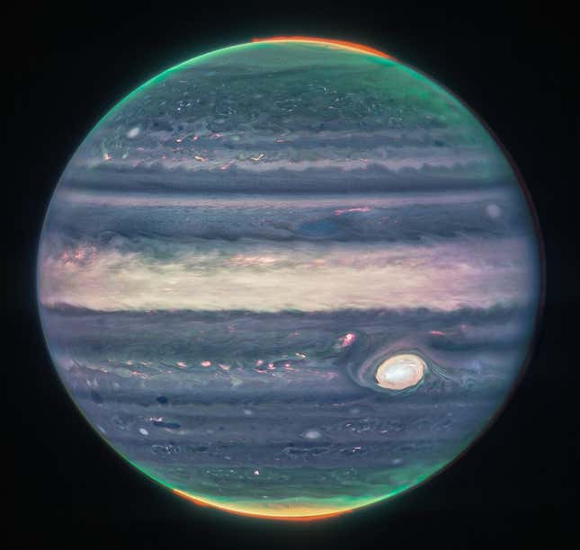 Imagen para el artículo titulado Júpiter como nunca antes lo habías visto en nuevas imágenes del telescopio espacial Webb