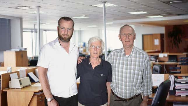 Image for article titled Man Brings Visiting Parents Into Office To Meet Coworkers Who Can't Stand Him