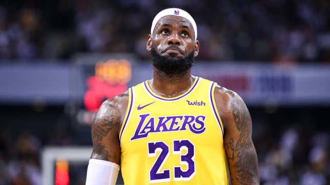 Image for article titled LeBron James Finally Takes Question About China, Responds By Licking The Boot