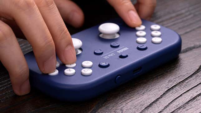 Image for article titled 8BitDo's Lite SE Controller Helps Gamers With Limited Mobility By Putting All the Buttons on the Front