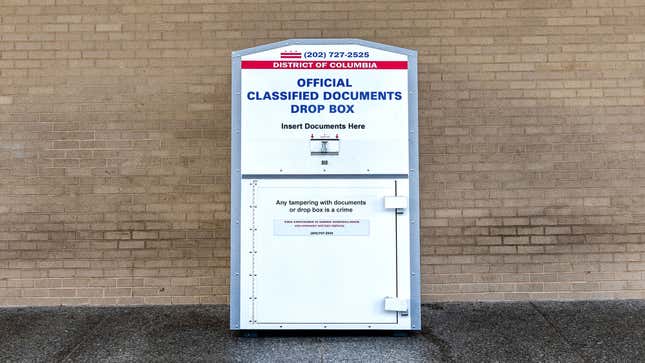 Image for article titled Drop Box Outside National Archives Allows Ex-Presidents To Anonymously Return Classified Documents