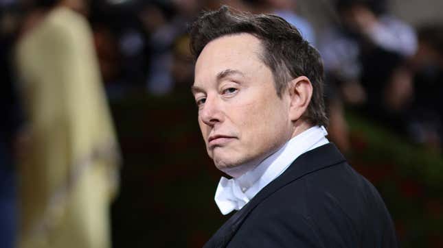 Imagen para el artículo titulado Elon Musk dice que la compra de Twitter "no seguirá adelante" hasta que se demuestre que el 95% de sus usuarios son reales
