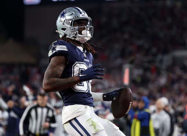 Jan 16, 2023; Tampa, Florida, USA; Dallas Cowboys wide receiver CeeDee Lamb (88) makes a touchdown catch against the Tampa Bay Buccaneers in the second half during the wild card game at Raymond James Stadium.