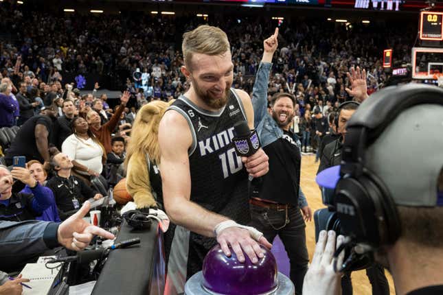 Sacramento Kings forward Domantas Sabonis celebrates lighting the  beam following a game against the Los Angeles Clippers.