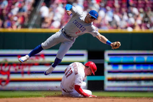 Cody Bellinger powers Cubs past Reds in Game 1