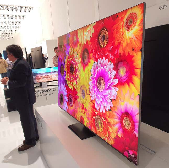 Imagen para el artículo titulado Pantalla sin bordes, sonido en 3D y la voz de Alexa: así son los nuevos televisores QLED de Samsung