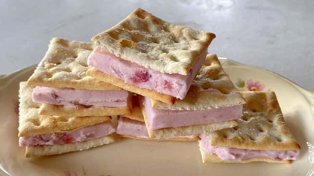Image for article titled Build Your Next Ice Cream Sandwich on Saltines