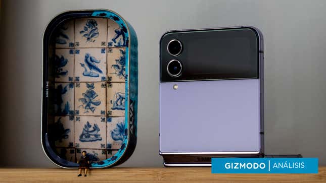 Imagen para el artículo titulado El Samsung Galaxy Z Flip 4 sigue siendo el móvil más cool del mercado, pero con eso solo no basta