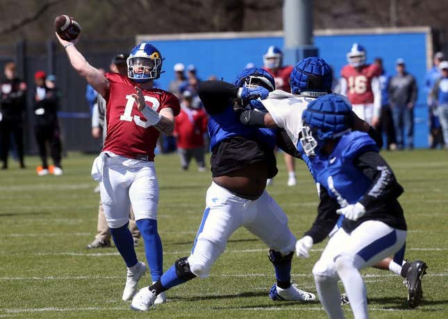 Kentucky s Devin Leary throws the ball during open practice for the fans on Saturday.April 1, 2023
Kentuckypractice 26