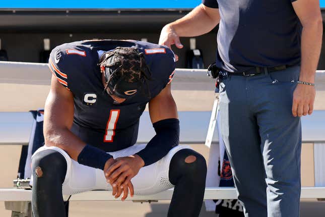 Chicago Bears quarterback Justin Fields scrambles out of the pocket News  Photo - Getty Images