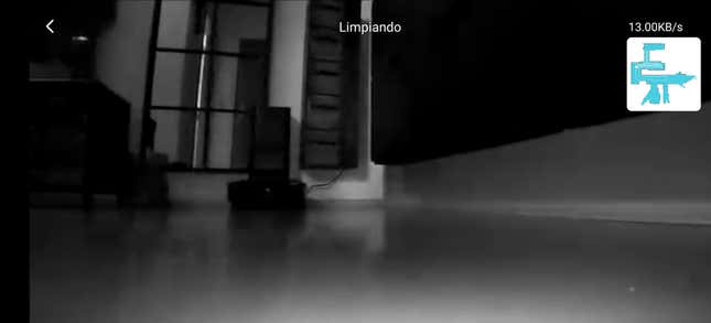 Imagen para el artículo titulado Roborock S6 MaxV, un robot aspirador potente y fácil de mantener que además te deja espiar tu propia casa