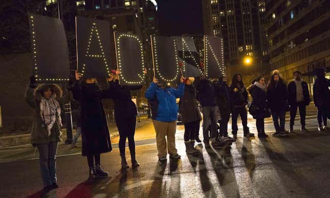 Image for article titled Updated: Former Cop Who Killed Laquan McDonald Released Early, Chicago Activists Protest