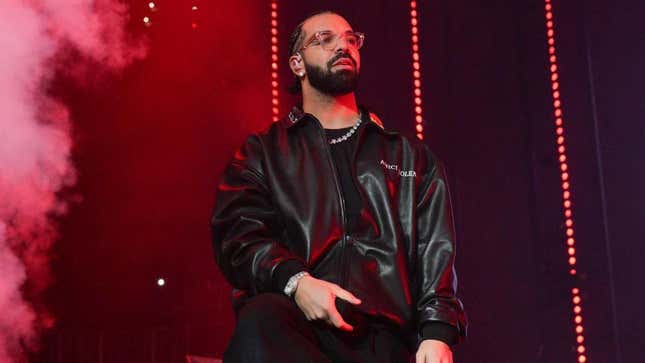 Image for article titled The Ticket Prices For Drake’s ‘It’s All A Blur&#39; Tour Has Black Twitter in Shambles