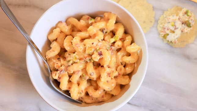 Image for article titled Turn Your Leftover Holiday Cheeseball Into Gooey Mac &amp; Cheese