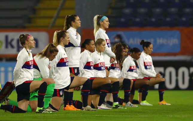 Image for article titled U.S. Women&#39;s National Soccer Team Kneel and Support Black Lives Matter in Game Against the Netherlands