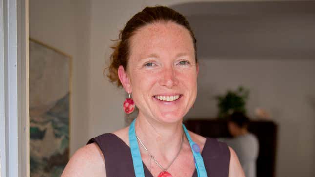 Image for article titled Mom Arrives From Other Room For Semi-Hourly Report On Game
