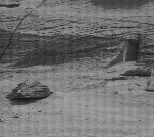 Imagen para el artículo titulado Curiosity revela esta extraña imagen de Marte, y el resto es solo tu imaginación