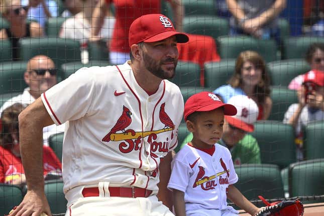 Retiring Cardinals pitcher Adam Wainwright to say farewell by