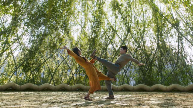 A high-kicking fight scene in Shang-Chi and the Legend of the Ten Rings.