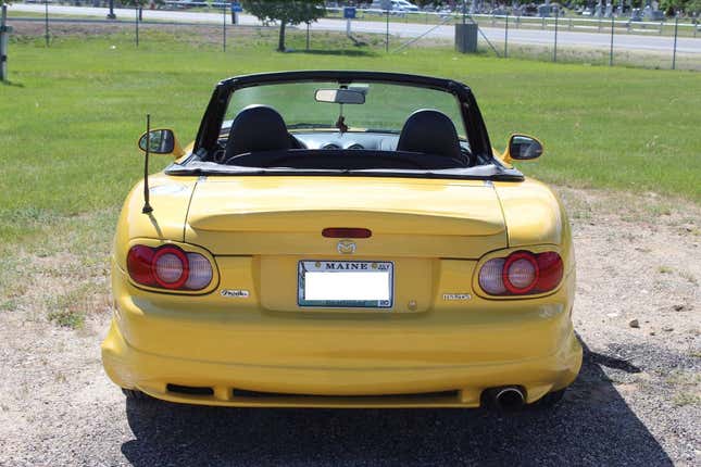 Image for article titled At $7,799, Is This 2002 Mazda Miata SE A Limited Edition With Limitless Appeal?
