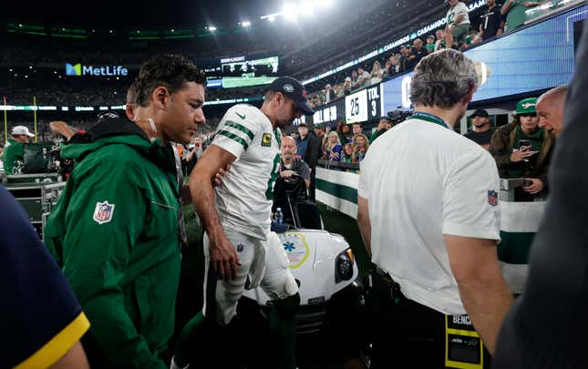 Aaron Rodgers suffers serious injury during New York Jets debut