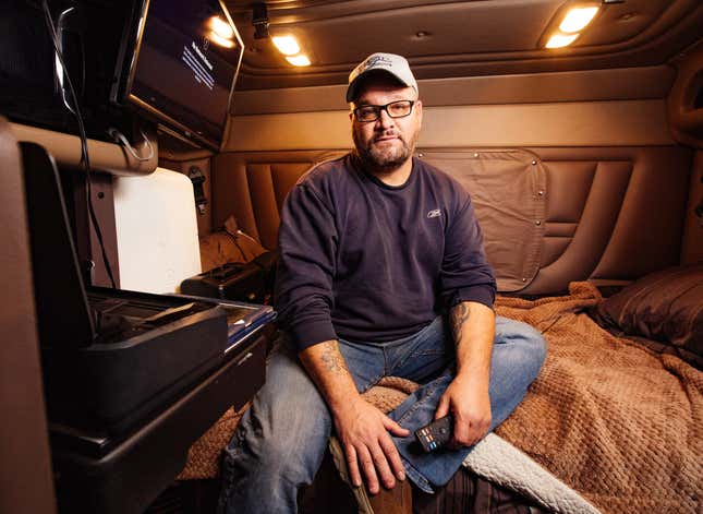 Image for article titled How truckers make a home on the road