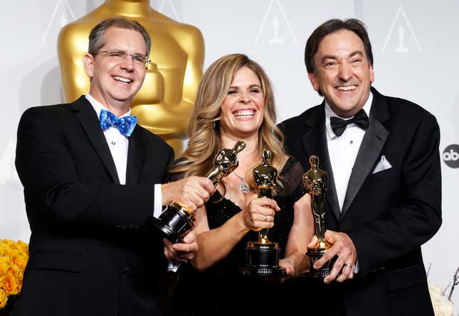 Co-directors Chris Buck (L) andJennifer Lee (C), and producer Peter Del Vecho (R) pose with their awards for best animated feature film for "Frozen" at the 86th Academy Awards