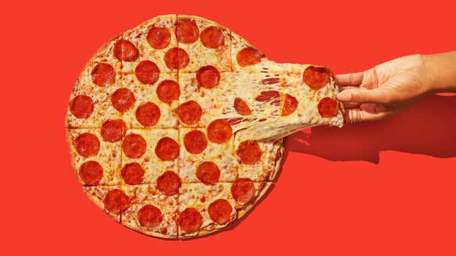 Image for article titled Casey’s New Pizza Is Everything Midwesterners Want