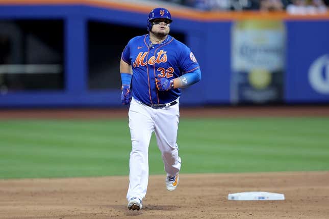 New York Mets designated hitter DANIEL VOGELBACH (32) hits an RBI