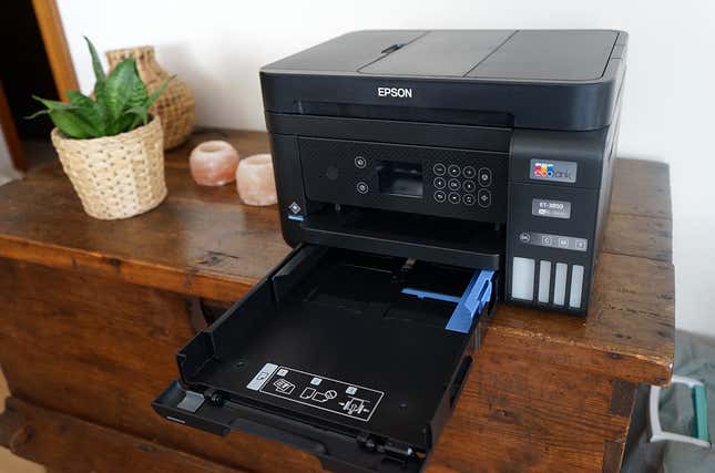 Bandeja de una impresora Epson EcoTank ET-3850