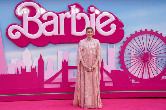 Director Greta Gerwig posing at the Barbie premiere.