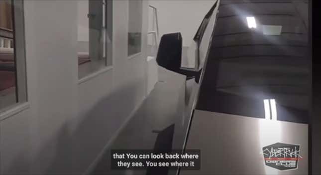 Imagen para el artículo titulado Un nuevo vídeo del Cybertruck de Tesla arroja más dudas sobre su producción