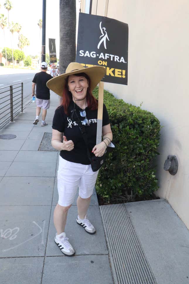 Image for article titled All the Celebs Showing Solidarity on the SAG-AFTRA Picket Line