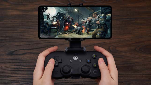 There's Now a Slimmer Xbox Controller For Microsoft's xCloud Game Streaming Service