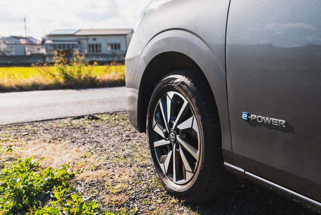 Image for article titled Japan’s Best-Selling Minivan Is Smarter Than It Looks