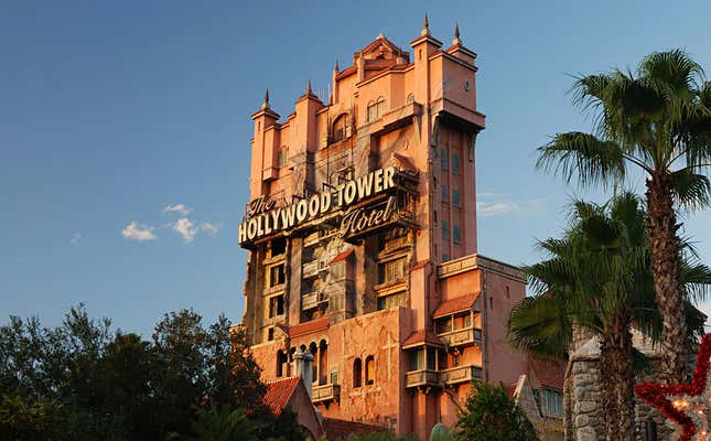 Imagen de una de las Torres del Terror en el Parque Disney MGM de Orlando