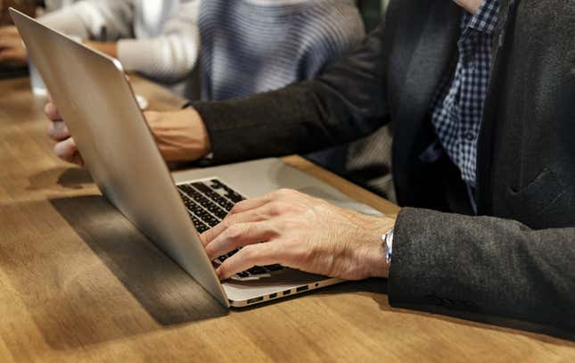 Imagen para el artículo titulado Microsoft revela los resultados de su semana laboral de cuatro días en Japón: aumentó la productividad en un 40%