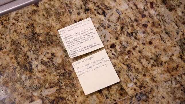 Image for article titled Obama Leaves Post-It On Counter With Quick Note Explaining How To Use Extralegal Surveillance Apparatus