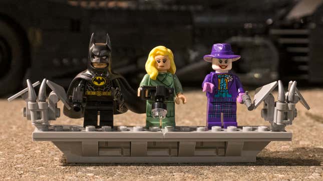 Imagen para el artículo titulado Un Batmobile digno de Batman: Lego lanza un modelo de 3.300 piezas del coche de 1989