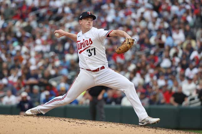 Twins vs. Blue Jays: Fight for Playoff Series Victory