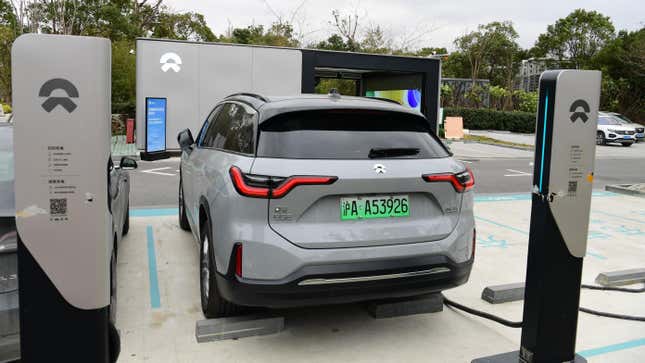Imagen para el artículo titulado China cierra las estaciones de carga de vehículos eléctricos para ahorrar energía en la ola de calor