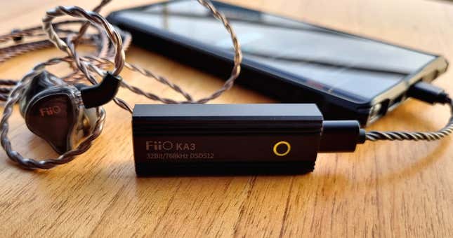 Imagen para el artículo titulado FiiO KA3: cómo hacer que la música de tu teléfono suene mucho mejor