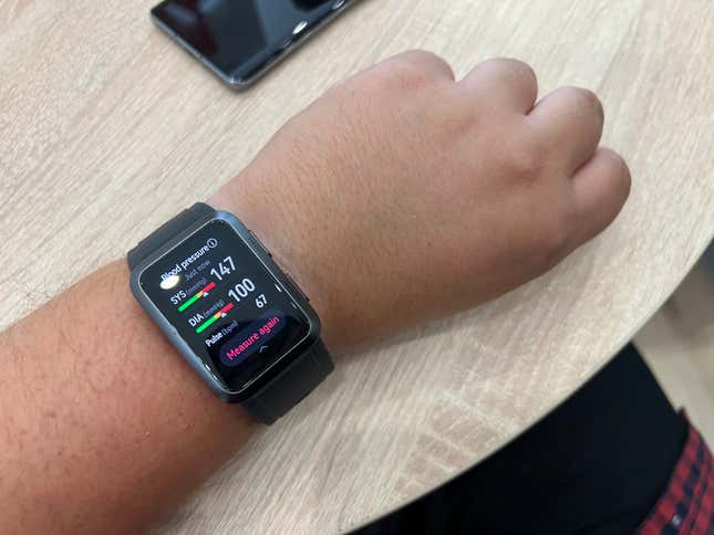 Imagen para el artículo titulado He probado el nuevo reloj de Huawei que mide la presión arterial y ahora tengo que dejar la sal