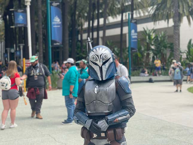 Image for article titled Here&#39;s Some of Star Wars Celebration 2022&#39;s Coolest Cosplay
