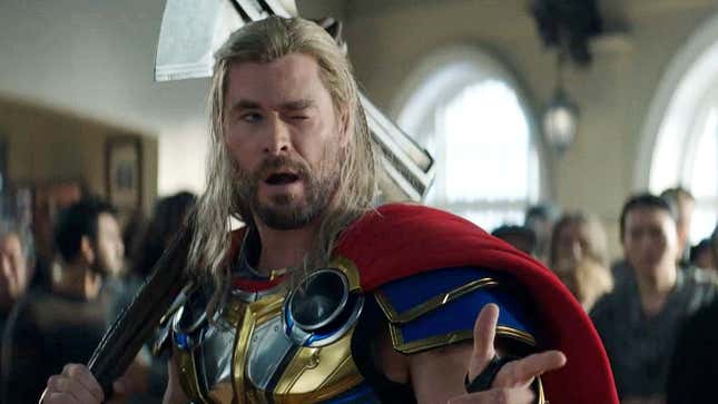 Imagen para el artículo titulado Chris Hemsworth también piensa que Thor: Love and Thunder es demasiado estúpida