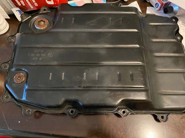 Image for article titled My Cheap Volkswagen Touareg Finally Broke And I Hired A Mobile Mechanic To Fix It