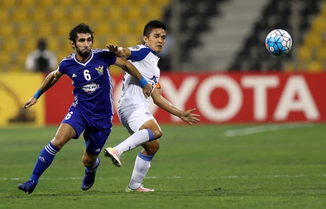 Saeed Majbel (L) of Iraq’s Air Force Club fights for the ball with Sunil Chhetri of India’s JSW Bengaluru.